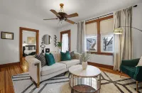 Vitality Retreat - 1 block from DT/riverfront/shops/bars