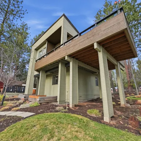 The Executive Lodge up in the West Hills and 2 Miles from Downtown Bend.