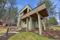 The Executive Lodge up in the West Hills and 2 Miles from Downtown Bend. - บังกะโล