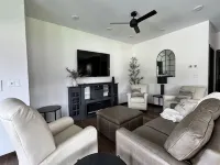 River Bluff Getaway – Main   1BR/1BA Modern Unit Near Mississippi River Hotels in Allamakee County