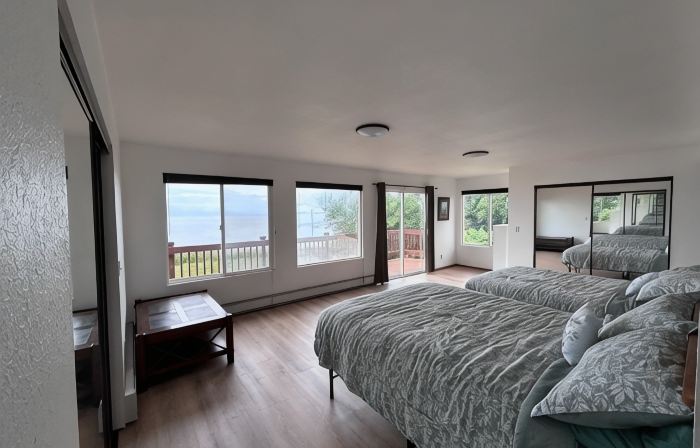 Terrific studio apartment in Ninilchik with stunning views.