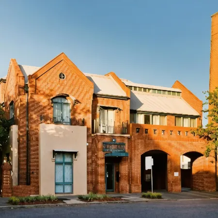 Majestic Old Lion Apartments