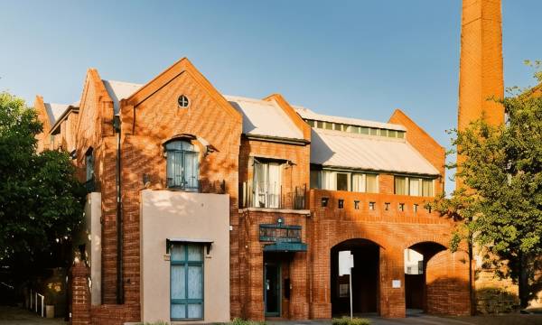 Majestic Old Lion Apartments