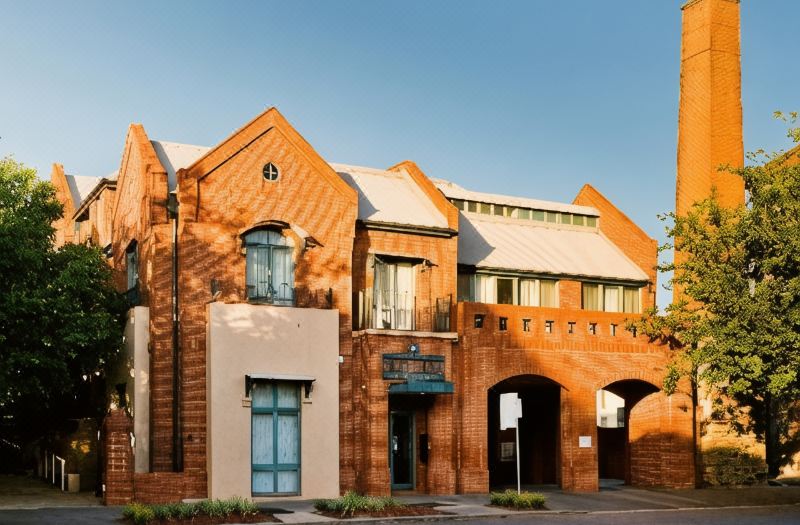 Majestic Old Lion Apartments