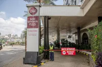Best Western Plus Meridian Hotel - Bãi đậu xe