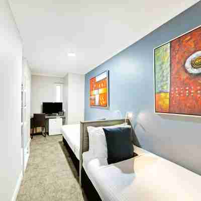 28 Hotel Rooms