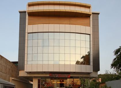 Hotel Sheela Shree Plaza