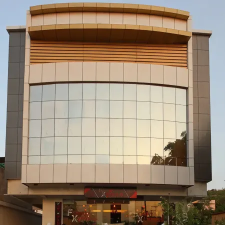 Hotel Sheela Shree Plaza
