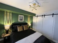 Black Sheep Cottage!Charming 1 Bedroom Cottage in Peaceful West Allis - Wifi