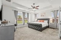 Rooftop Bliss 4br with Crib/office Space, Free parking/AC with WiFi in Mesquite - Kitchens