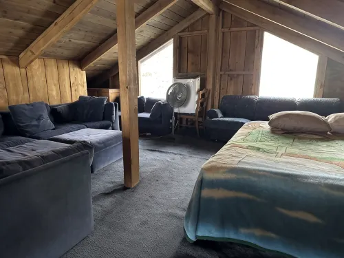 Rugged and Rustic Tennessee Mountain Cabin With Loft