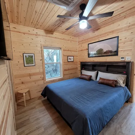 Slow Your Roll - Luxury cabin close to Granbury, Glen Rose, and Stephenville