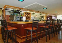 Ramada by Wyndham Tulsa Broken Arrow - bar