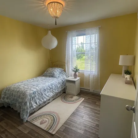 Cozy Family Home in the heart of Kensington.  Close to all amenities!