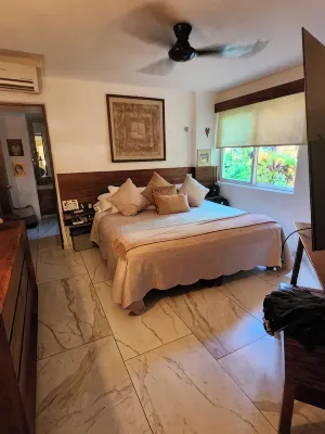 Luxury on stunning La Ropa beach in tropical Zihuatanejo Mexico - 4-stjärniga