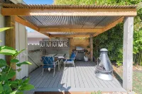 Mid Century Modern-5 min from I-5
