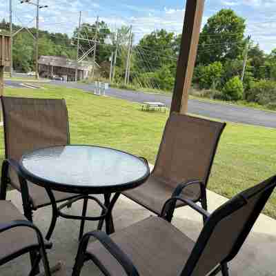 Comfy Newly Remodeled Walk-in, No Stairs BlueBird Retreat Others