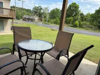 Comfy Newly Remodeled Walk-in, No Stairs BlueBird Retreat - Bungalows