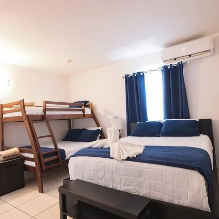 Les Guest House 1 Bedroom Apartment with Pool