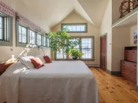Serene, sun splashed cottage アディソンのホテル