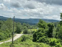 Spacious 4-bedroom apartment in charming Lemont Furnace with WiFi, AC - 3つ星