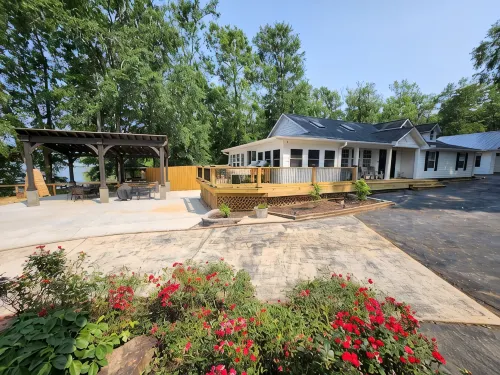 Lake Greenwood Lodge-Main House and Guest House- Boats and Pups Welcome