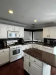 Modern Suburban Oasis- 14 guest House. Family Friendly!