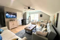 Luxe 4 Bed ATL Retreat - Pool, Fire, Sauna, Theater - บังกะโล