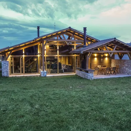Chalet for up to 10 people with sauna, private home theater and hot tub