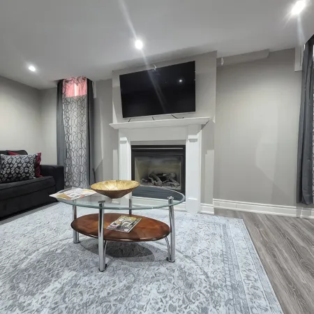 Fabulous 2-bedroom apartment with AC in charming Whitby