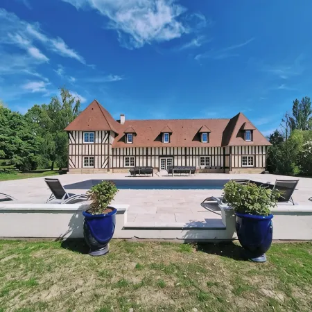 Lovely Traditional Manor new 2025 Pool (Group Up to 26x)