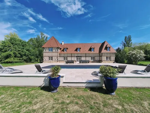 Lovely Traditional Manor new 2025 Pool (Group Up to 26x)