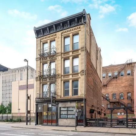 Downtown Cincinnati Elegant & Comfortable 2-Bedroom City Retreat