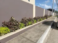 Very safe 2 bedroom apartment at Piarco Airport Trinidad and Tobago Top security فنادق في بياركو