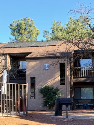 Charming Red Rock Poolside Condo with WiFi, AC in superb Sedona