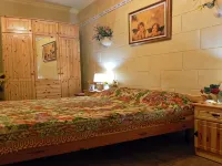 Great Location: FREE Gozo transfers, WIFI, Bicycles & BBQ  – NO Car required! Hotels in Ghajnsielem