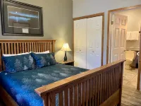 Spacious Ski-in Ski-out / Golf condo ..ski down to the lift