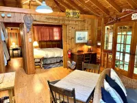 Cozy Cabin Perfect for Fall Getaway: Now w/ Wi-Fi! - 2-Sterne