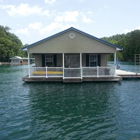 Attitude Adjustment Beautiful Floating Home on Scenic Norris Lake