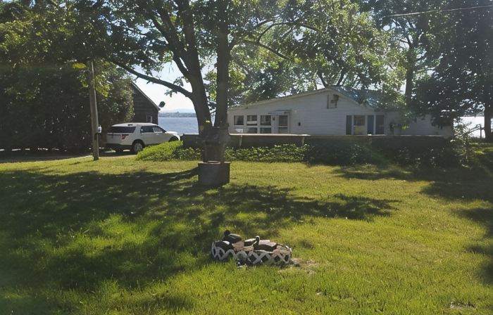 Large Cottage:  Private Beach/Stunning Sunsets/Kayaks/Fire Pit