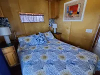 Rebel's Rest - A Romantic Getaway HouseboatNew Water Filtration System - Wifi
