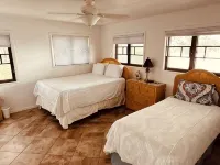 Flamingo Villa -Waterfront home, private dock with sunset views  for 10 guests Hotels in Steinhatchee