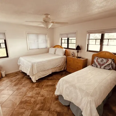 Flamingo Villa -Waterfront home, private dock with sunset views  for 10 guests Hotels in Steinhatchee