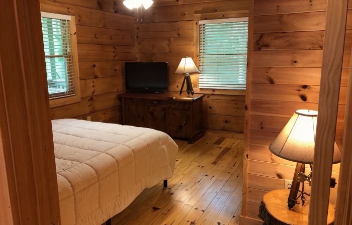 Summer Special — Book 5 Nights 6+7th Free — Log Cabin with Privacy+ Firepit