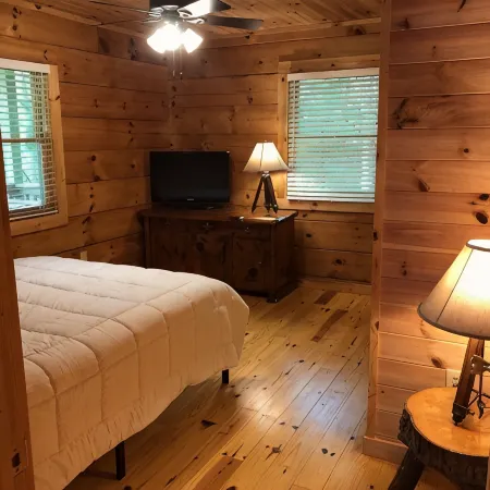 Summer Special — Book 5 Nights 6+7th Free — Log Cabin with Privacy+ Firepit