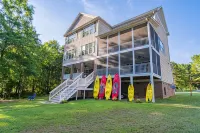 Lake Wateree Waterfront Retreat - 6Br w/ Dock, Kayaks, Firepit and Game Room - Wifi