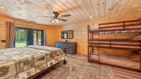 4 Loves Lodge - Main Home Sleeps 22, 5 BR, 5 1/2 BA, Pet Friendly - Hytter
