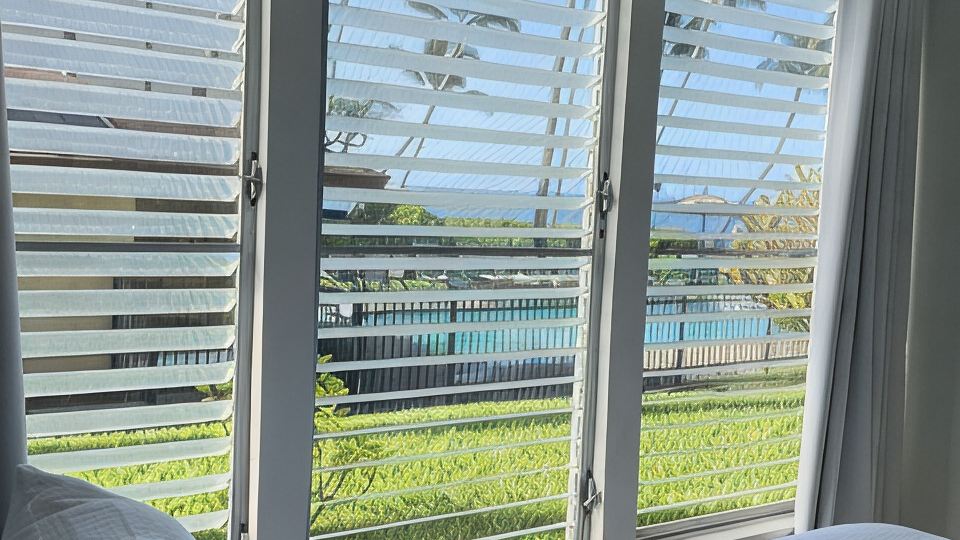 Oceanfront ground level recent remodel at Kona Isle