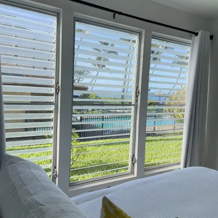 Oceanfront ground level recent remodel at Kona Isle