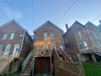 DOWNTOWN HISTORIC BLUFF HOME in DUBUQUE - Homestays